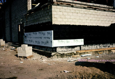 Figure_05: "Trowel-on" drainage plane
